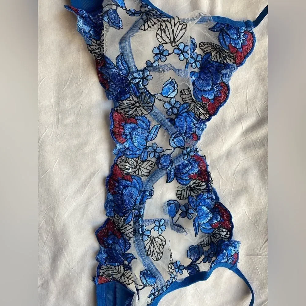 new. blue embroidered lace and tulle bra and thong set,
